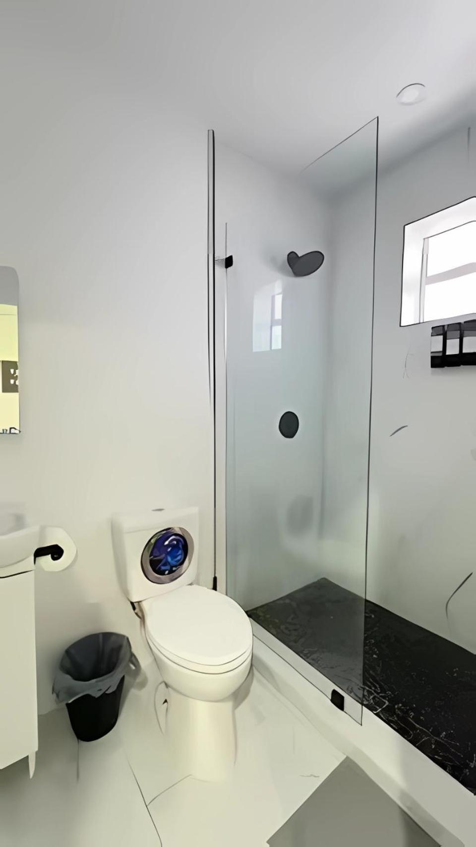 Privatunterkunft Cozy In Cute House, Close To Airport - Free Parking *